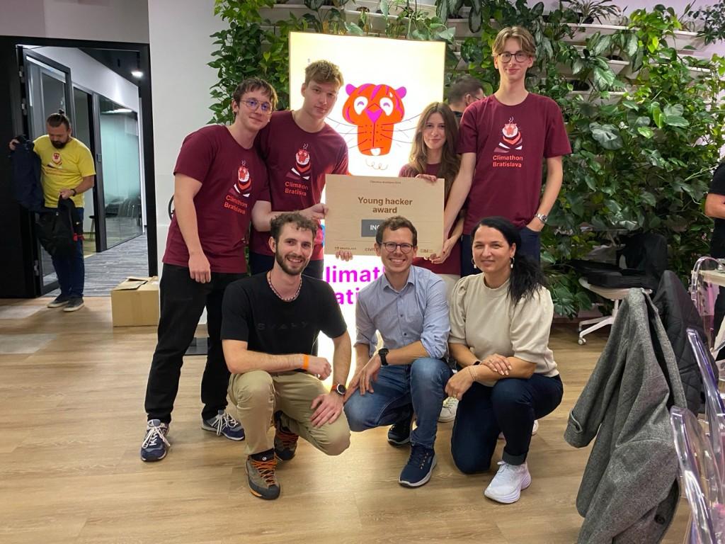 Študenti a lektori s ocenením na podujatí Climathon Bratislava – prax a zážitky mimo školy